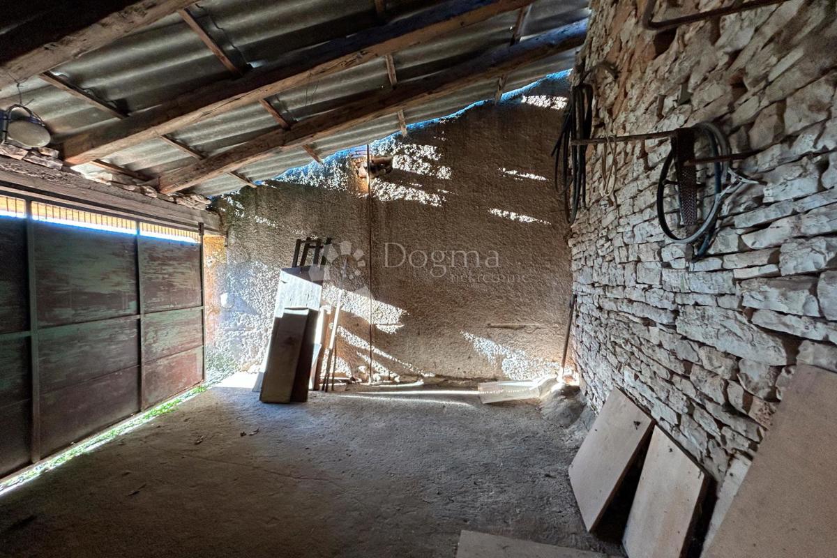 KANFANAR – kamnita hiša s čudovitim sončnim vrtom