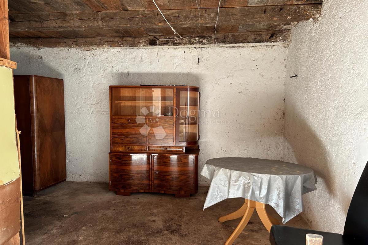 KANFANAR – kamnita hiša s čudovitim sončnim vrtom