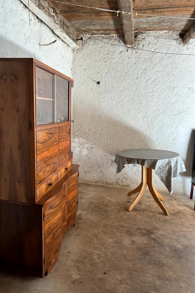 KANFANAR – kamnita hiša s čudovitim sončnim vrtom