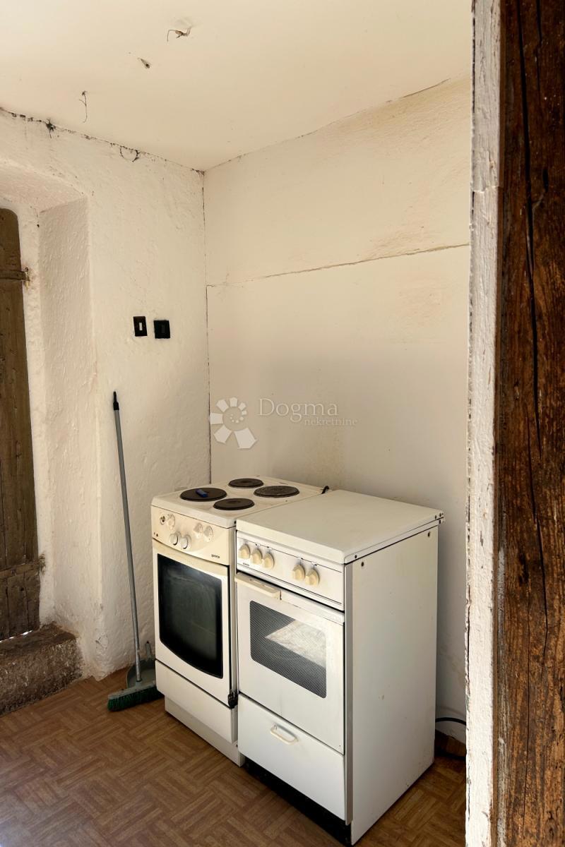 KANFANAR – kamnita hiša s čudovitim sončnim vrtom