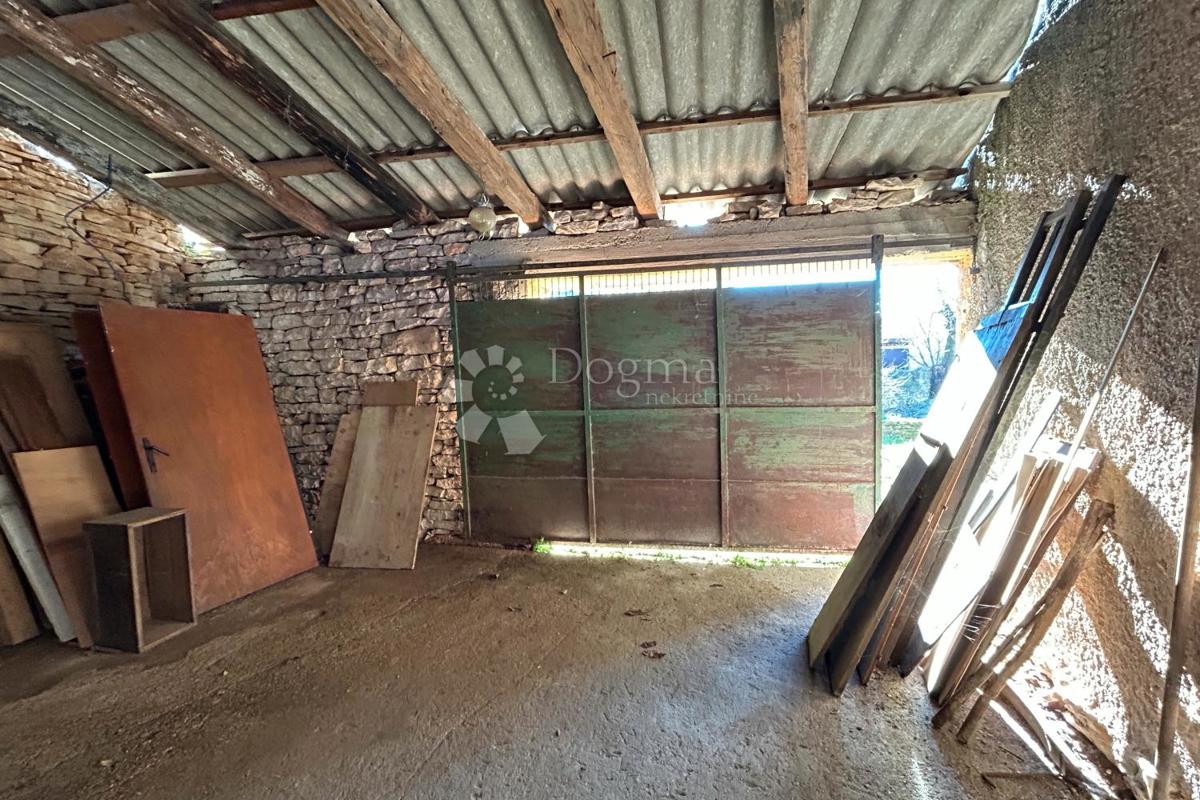 KANFANAR – kamnita hiša s čudovitim sončnim vrtom