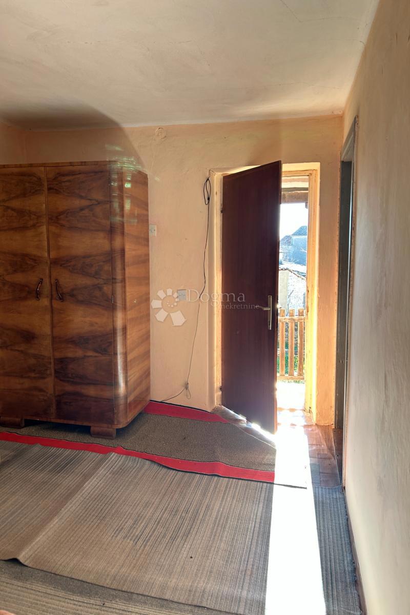 KANFANAR – kamnita hiša s čudovitim sončnim vrtom