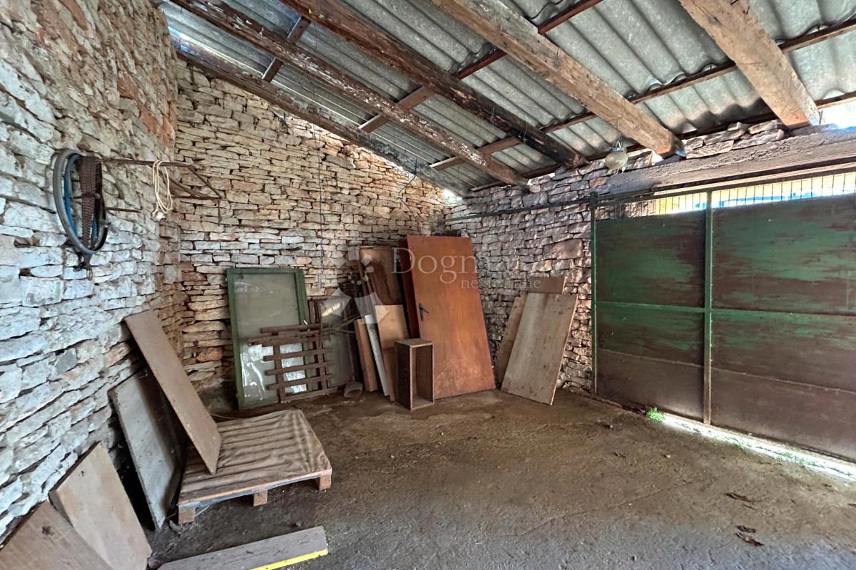 KANFANAR – kamnita hiša s čudovitim sončnim vrtom