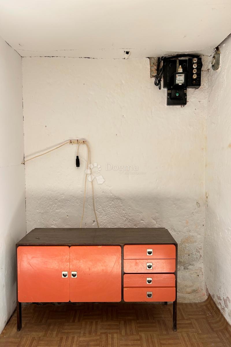 KANFANAR – kamnita hiša s čudovitim sončnim vrtom