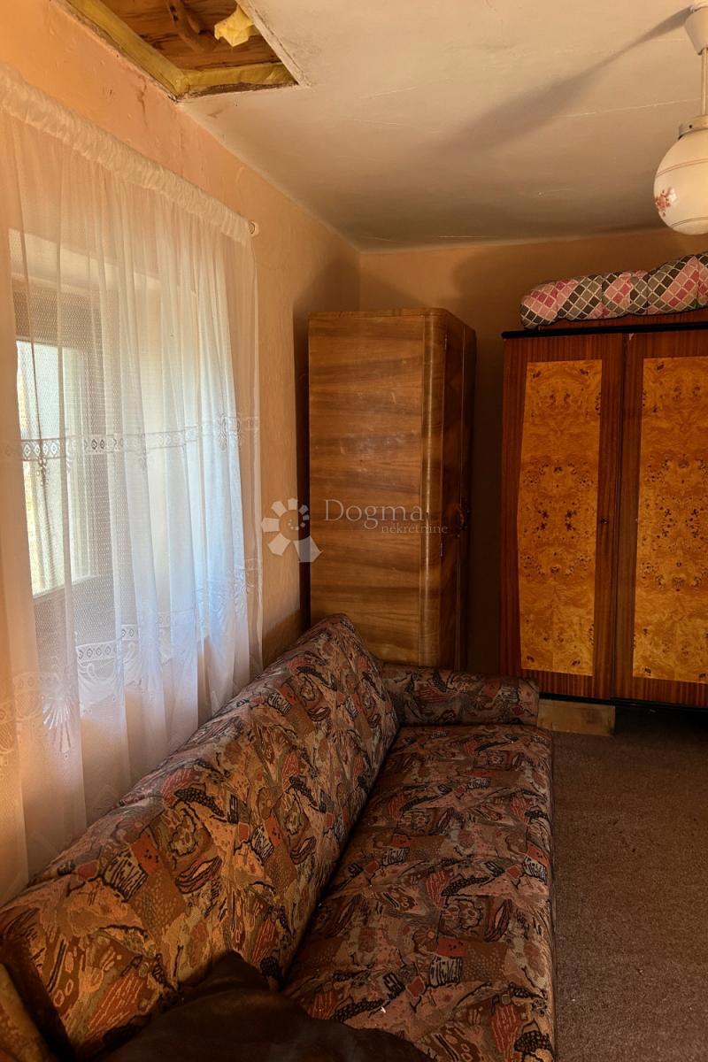 KANFANAR – kamnita hiša s čudovitim sončnim vrtom