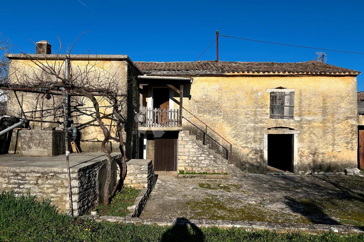 KANFANAR – kamnita hiša s čudovitim sončnim vrtom