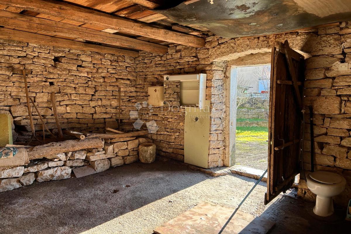 KANFANAR – kamnita hiša s čudovitim sončnim vrtom