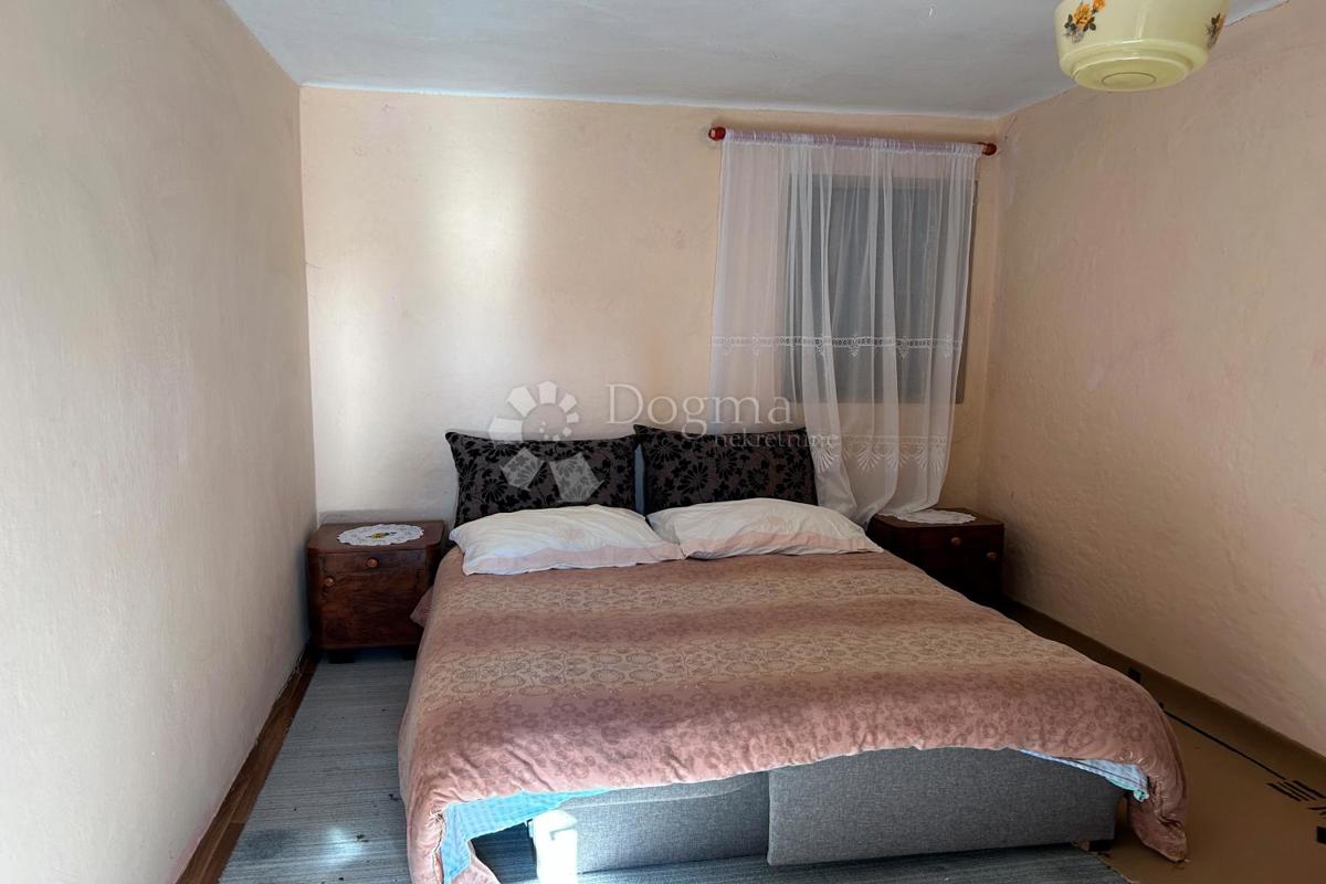 KANFANAR – kamnita hiša s čudovitim sončnim vrtom