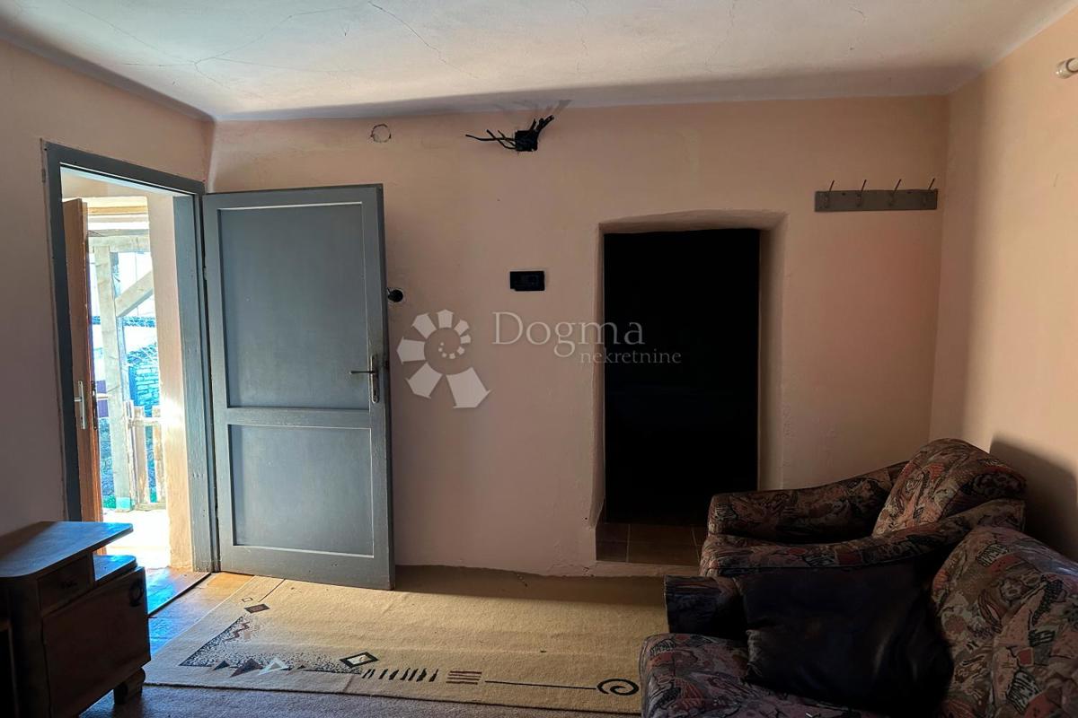 KANFANAR – kamnita hiša s čudovitim sončnim vrtom