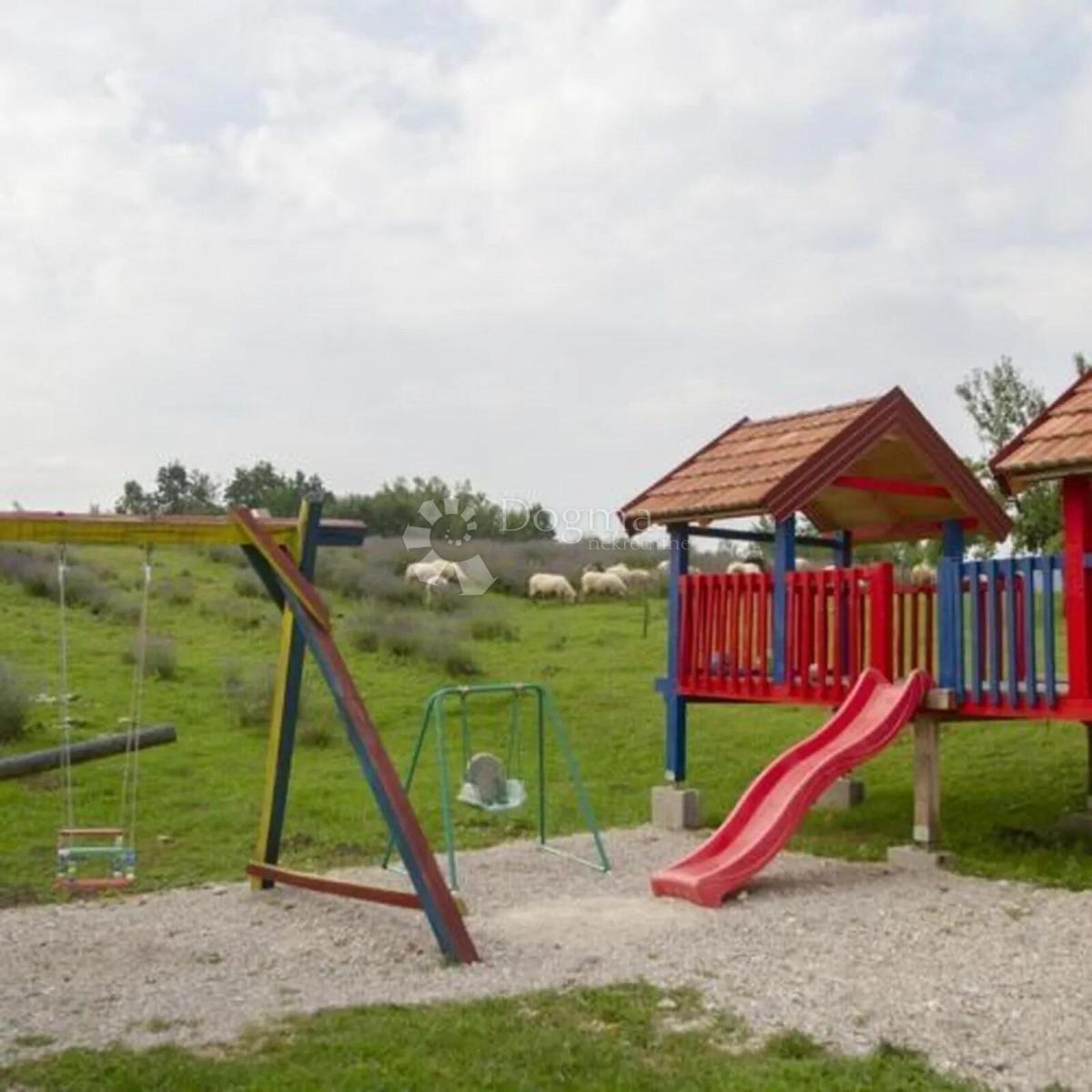 Hiša Lipovac, Rakovica, 350m2