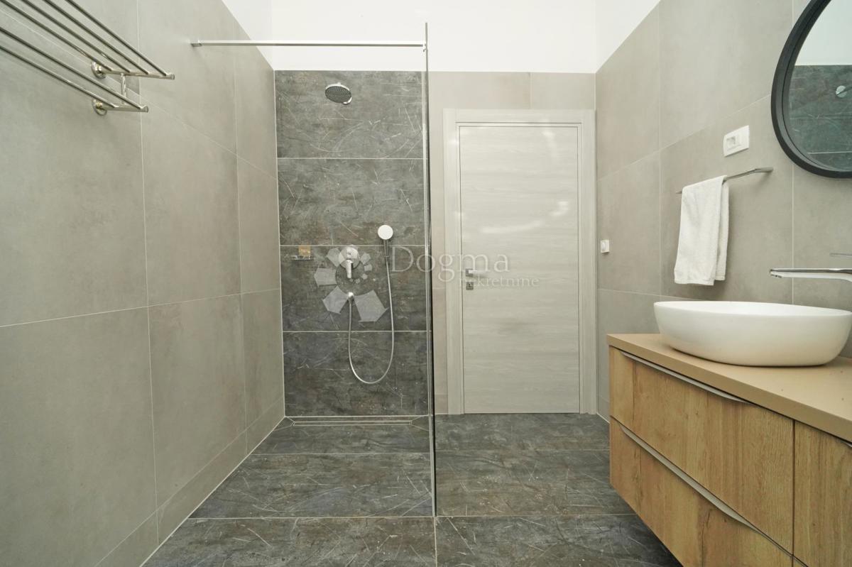 Hiša Svetvinčenat, 180m2