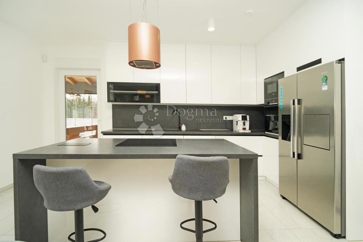 Hiša Svetvinčenat, 180m2