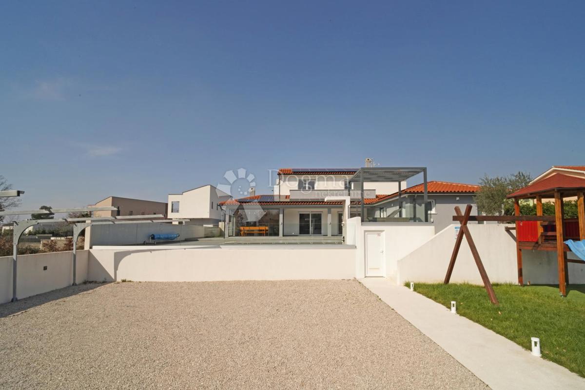 Hiša Svetvinčenat, 180m2