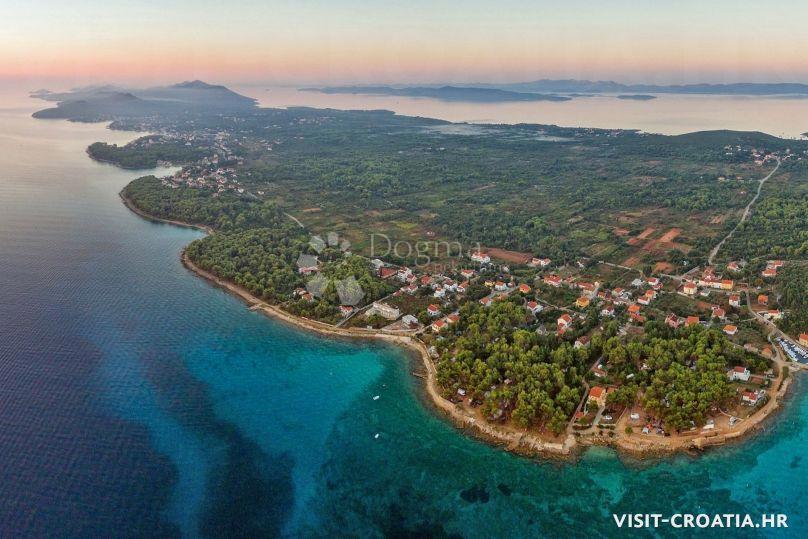 Zazidljivo zemljišče Ugljan, Preko, 385m2