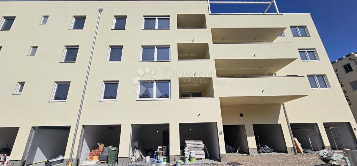 Apartma Krivi Put, Senj, 450m2