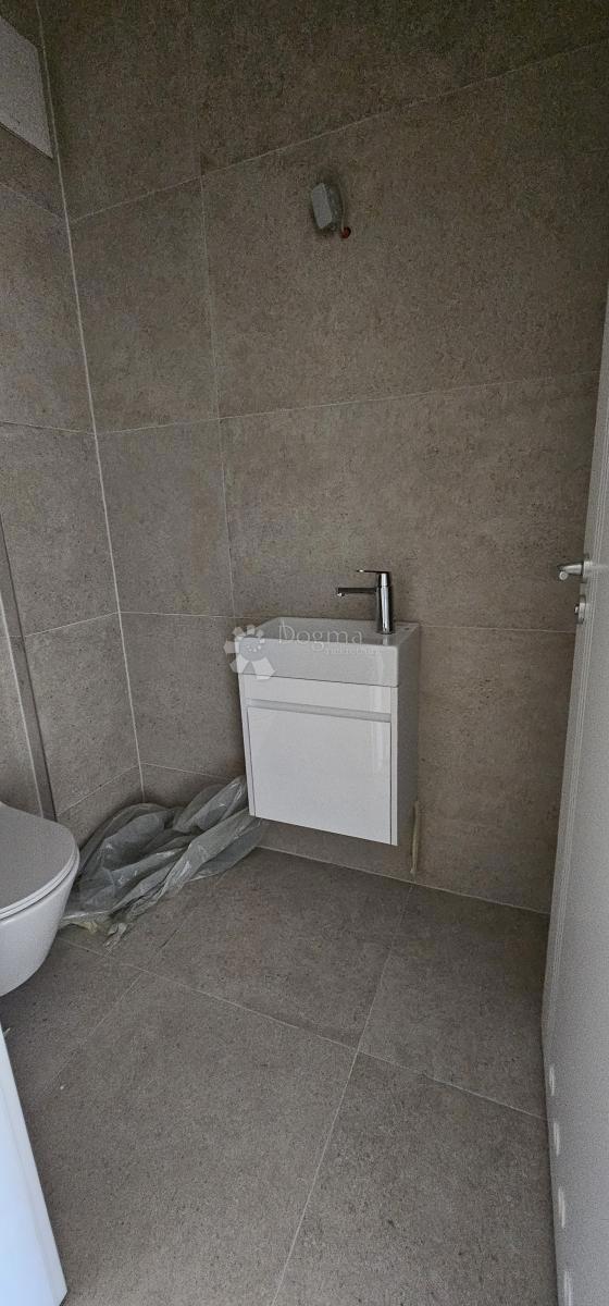 Apartma Krivi Put, Senj, 450m2