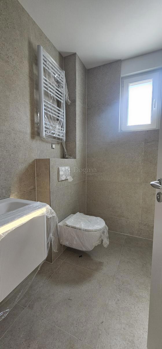 Apartma Krivi Put, Senj, 450m2