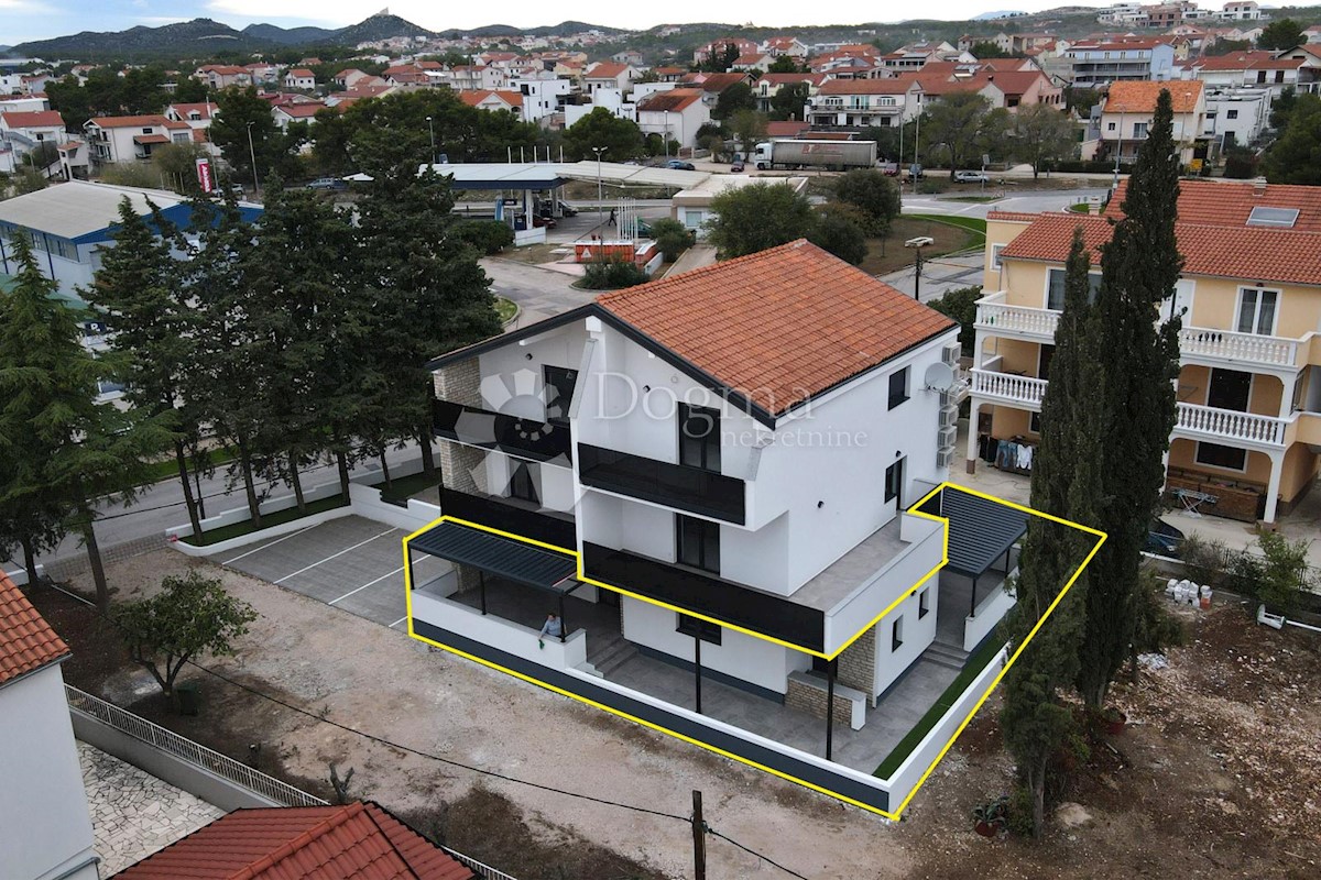 Stanovanje Vodice, DA, 270m2