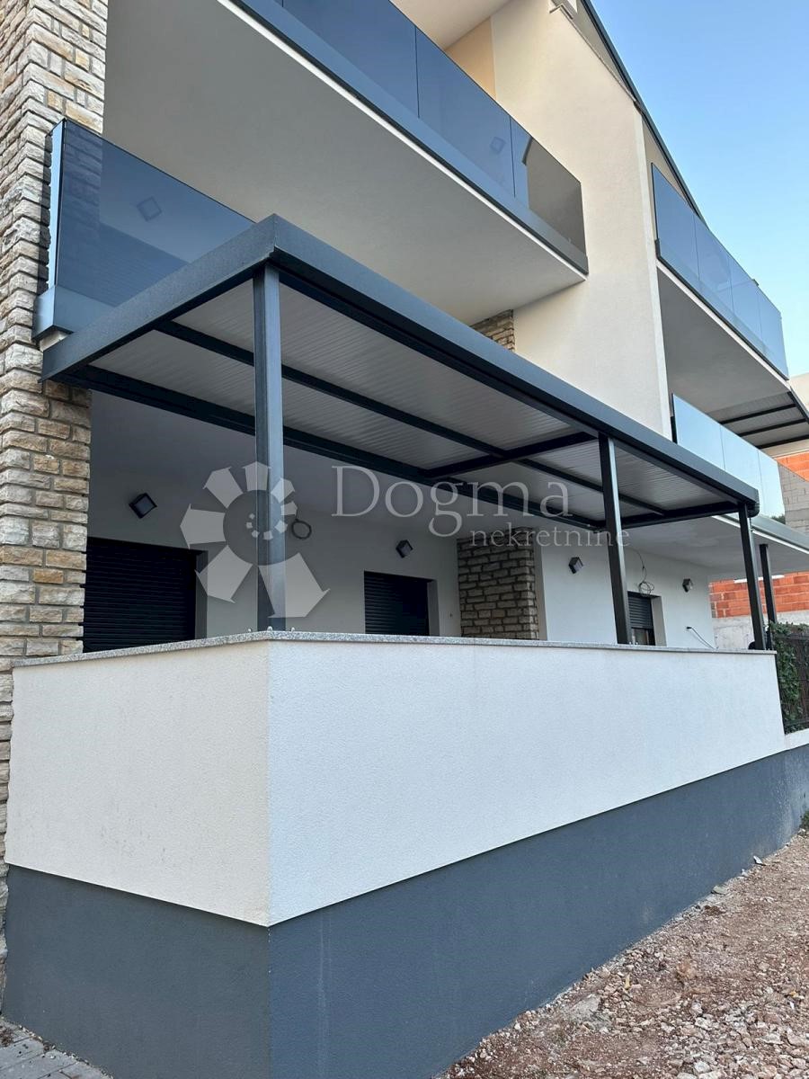 Stanovanje Vodice, DA, 270m2