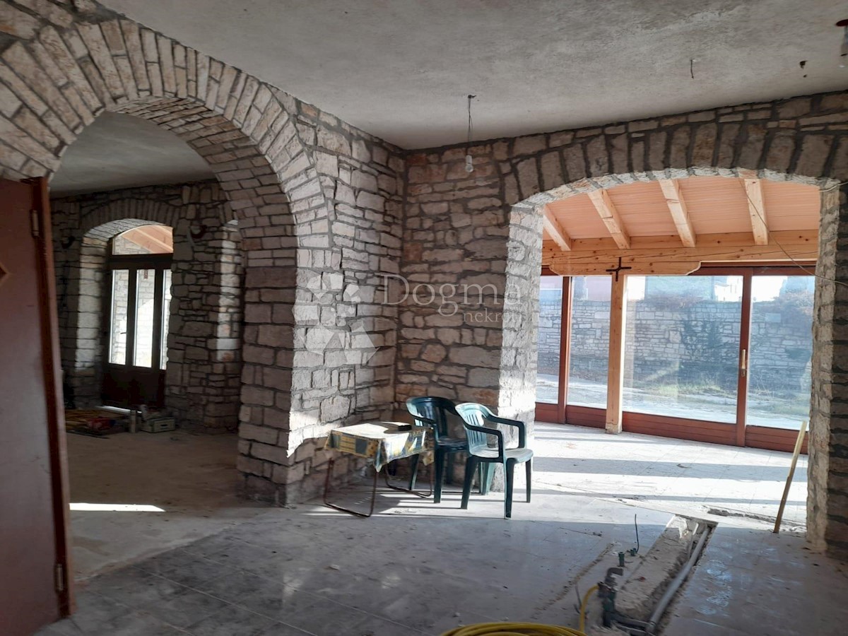 Poslovni prostor Kanfanar, 290m2