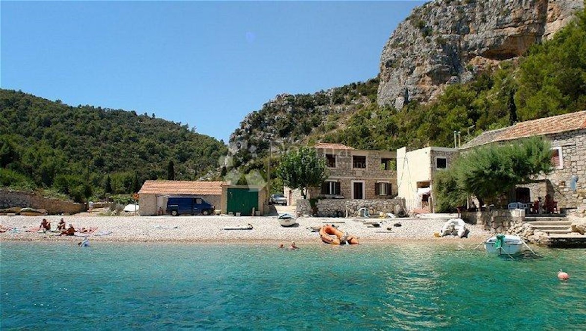 Zemljišče Hvar, 850m2