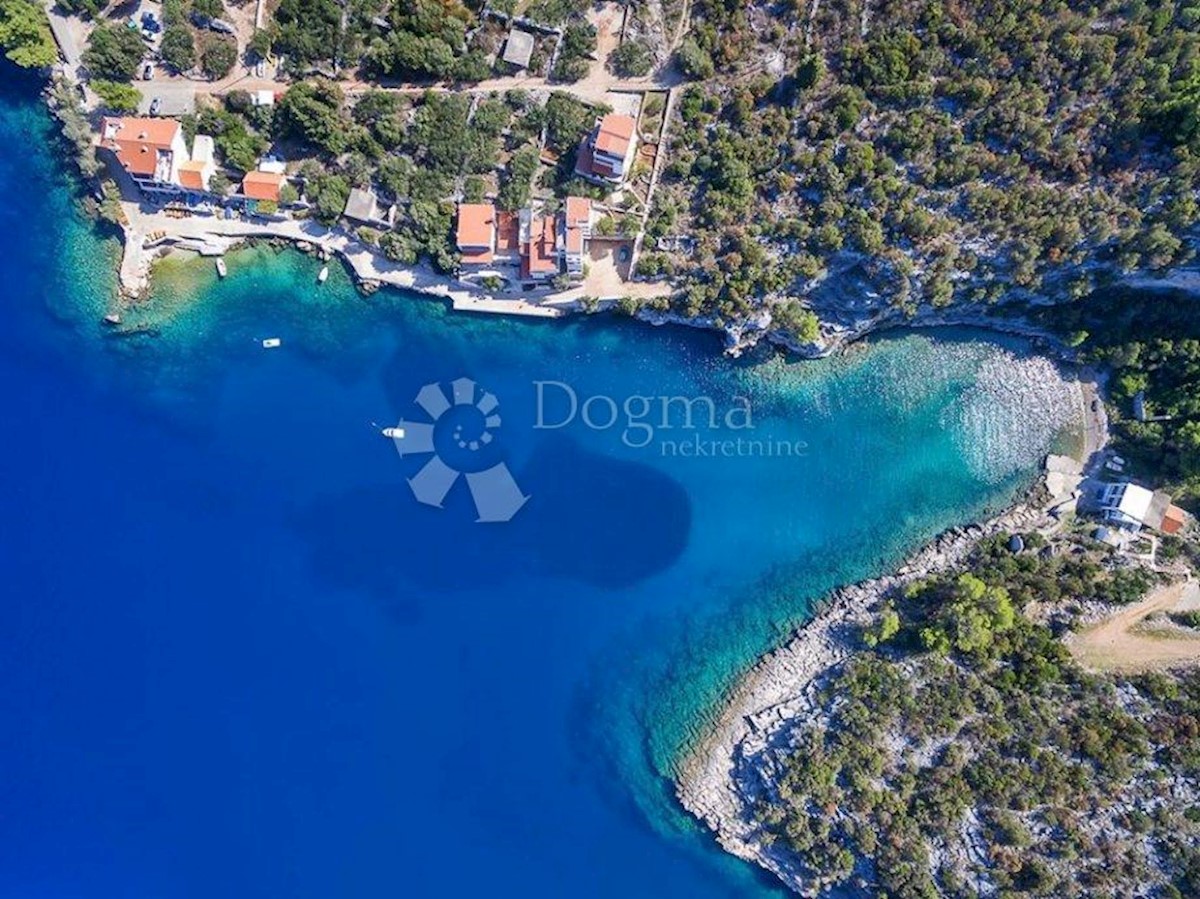 Zemljišče Hvar, 850m2