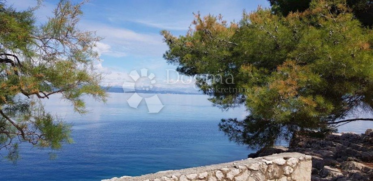 Zemljišče Hvar, 850m2