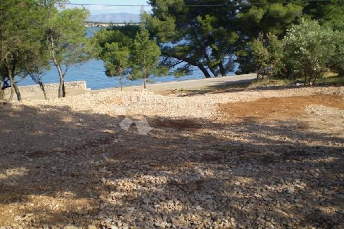 Zemljišče Hvar, 850m2