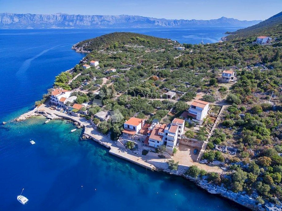 Zemljišče Hvar, 850m2