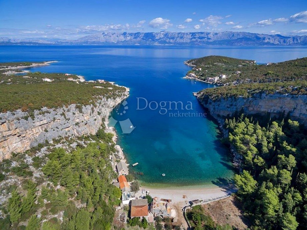 Zemljišče Hvar, 850m2