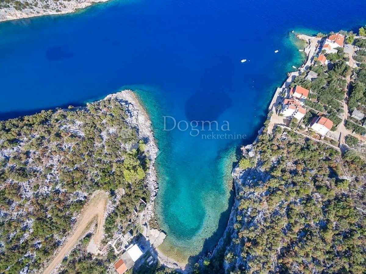 Zemljišče Hvar, 850m2