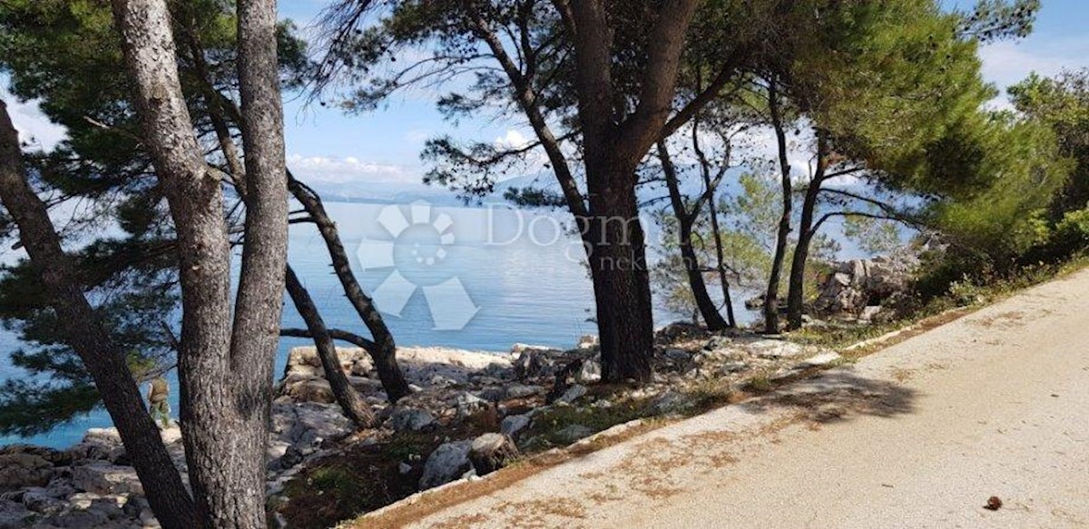 Zemljišče Hvar, 850m2