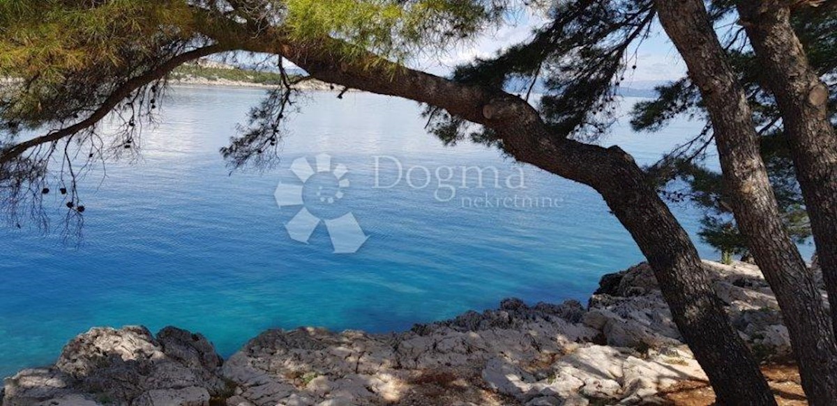 Zemljišče Hvar, 850m2