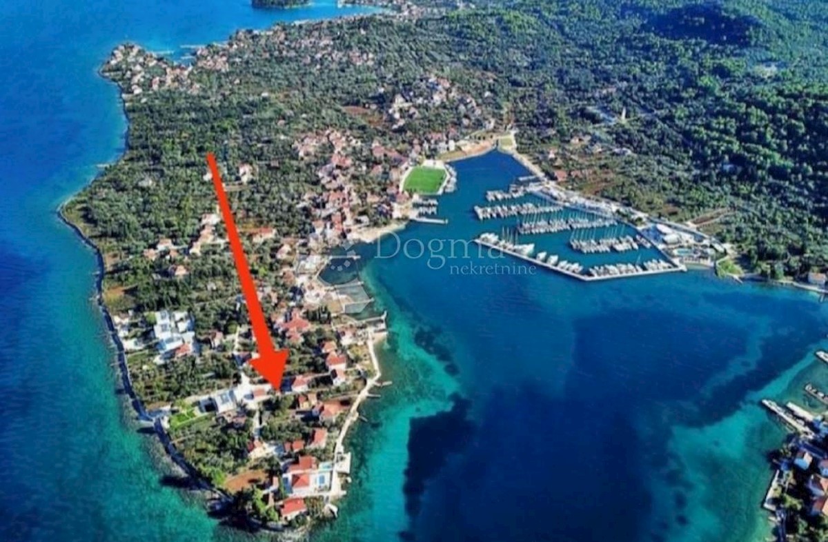 Zemljišče Sutomišćica, Preko, 1.015m2