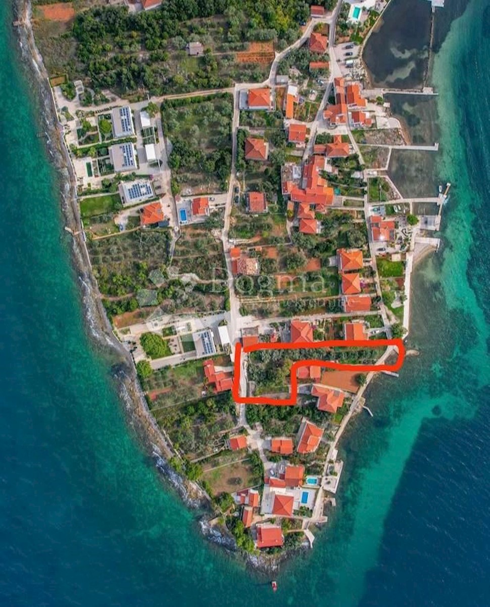 Zemljišče Sutomišćica, Preko, 1.015m2