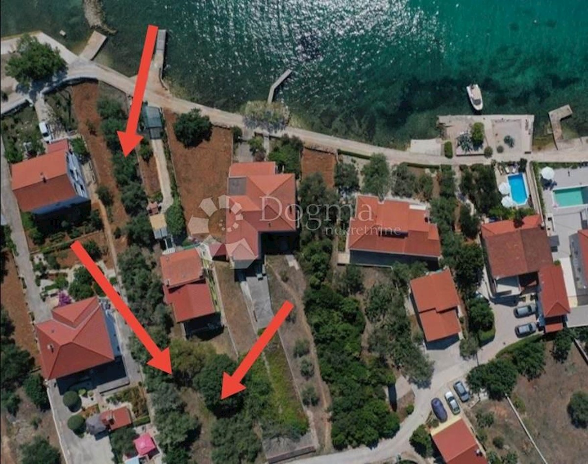 Zemljišče Sutomišćica, Preko, 1.015m2