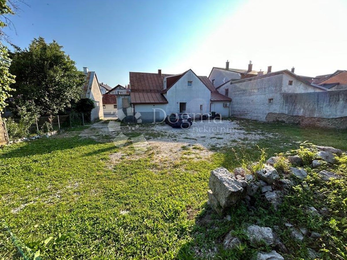 Hiša Centar, Gospić, 300m2