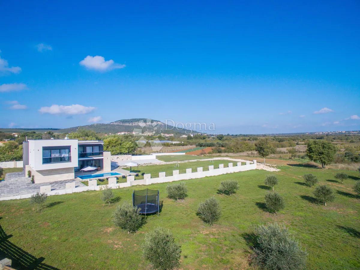 Hiša Donje Raštane, Sveti Filip I Jakov, 190m2