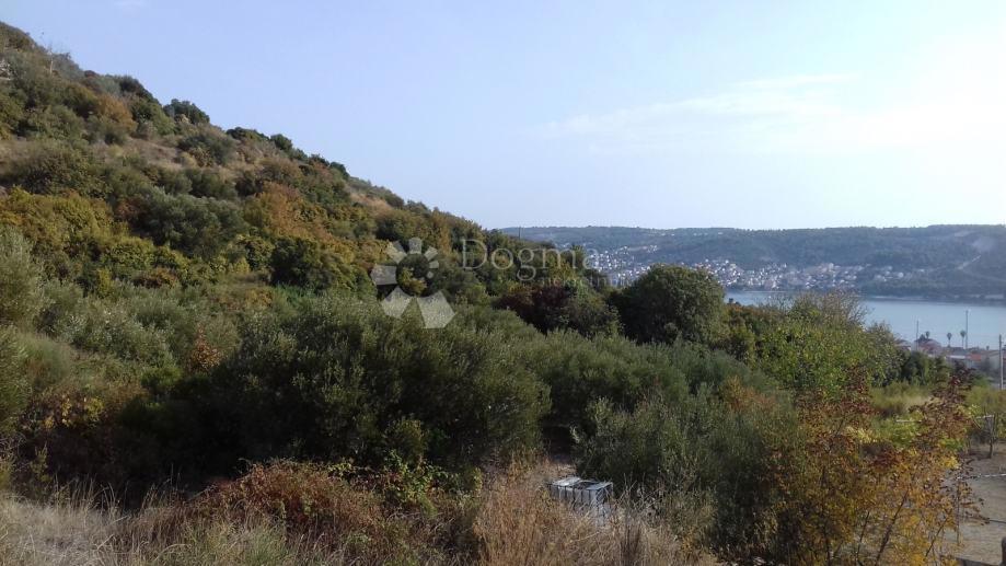 Zemljišče Trogir, 800m2