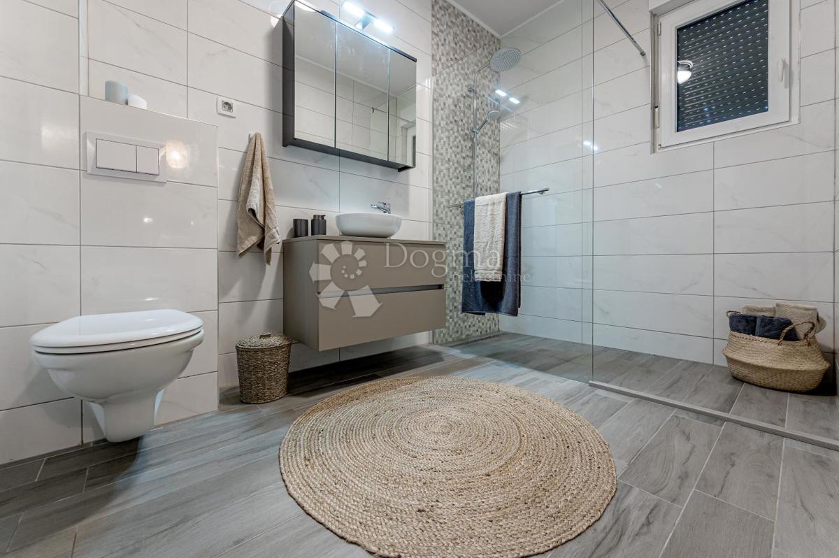 Hiša Kaštel Sućurac, Kaštela, 219m2