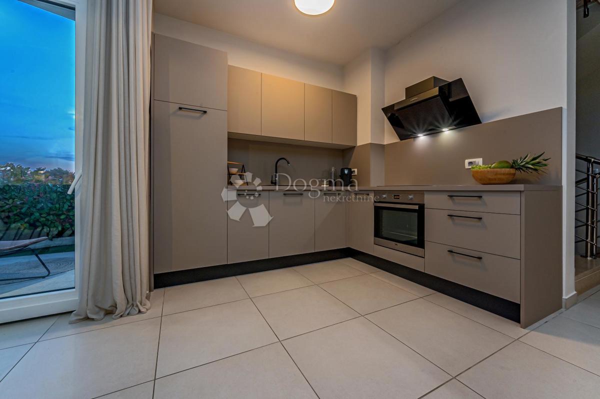 Hiša Kaštel Sućurac, Kaštela, 219m2