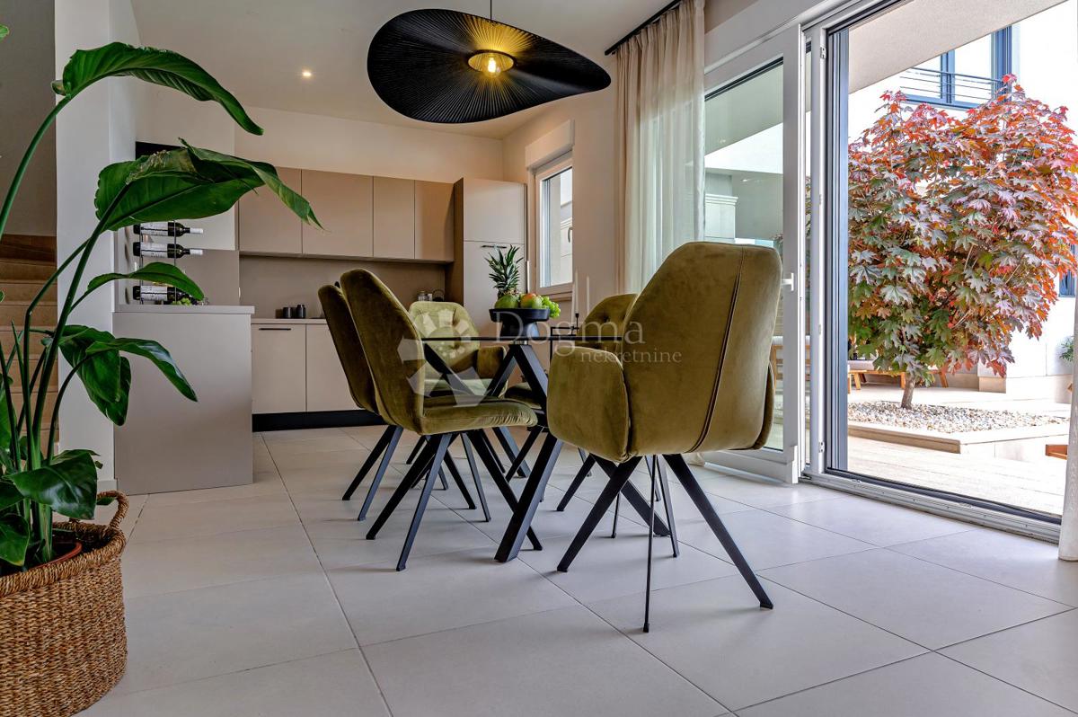 Hiša Kaštel Sućurac, Kaštela, 219m2