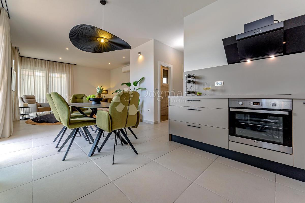 Hiša Kaštel Sućurac, Kaštela, 219m2