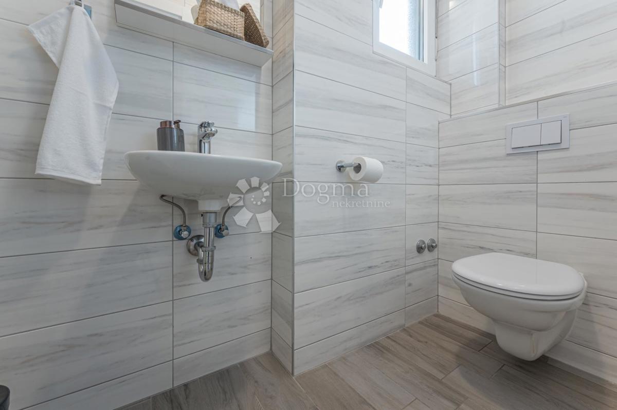 Hiša Kaštel Sućurac, Kaštela, 219m2
