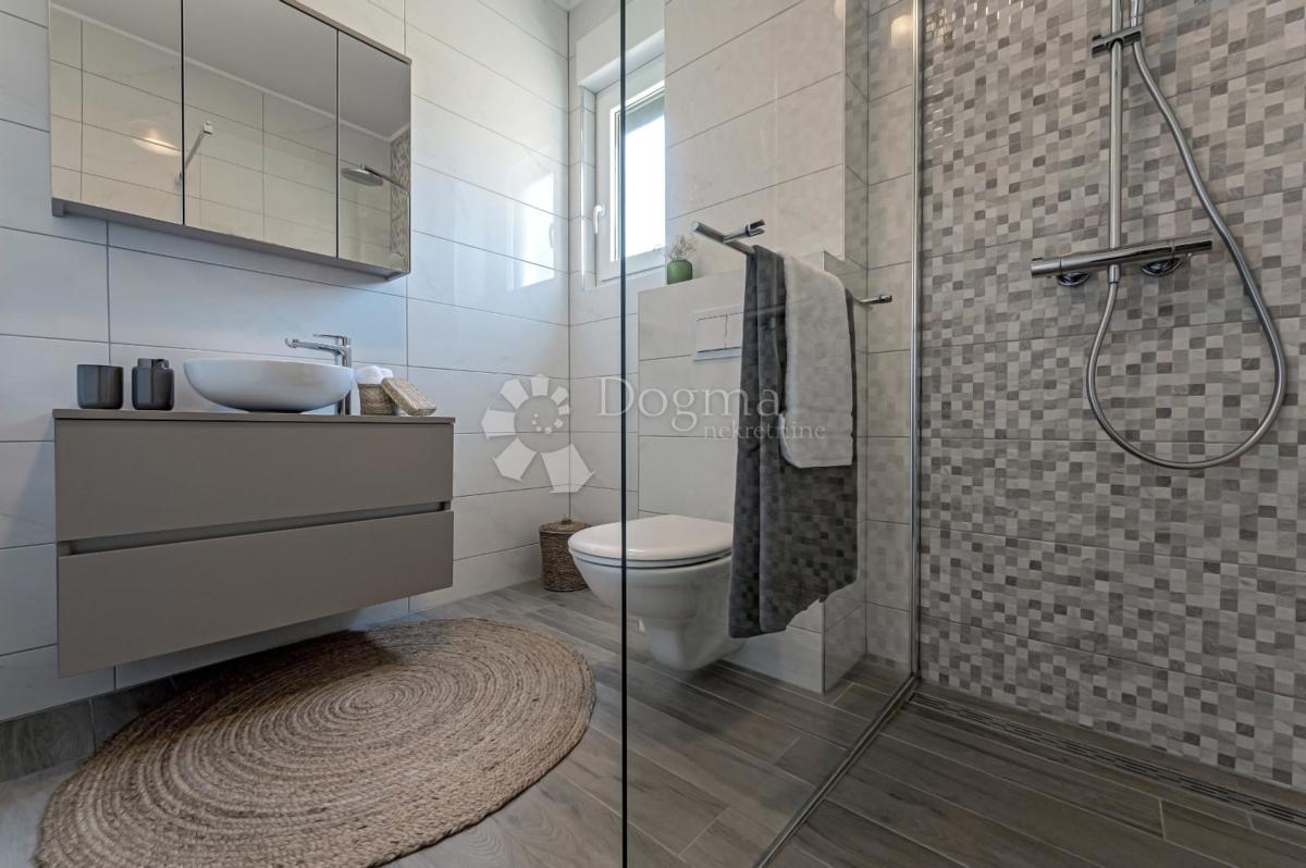 Hiša Kaštel Sućurac, Kaštela, 219m2