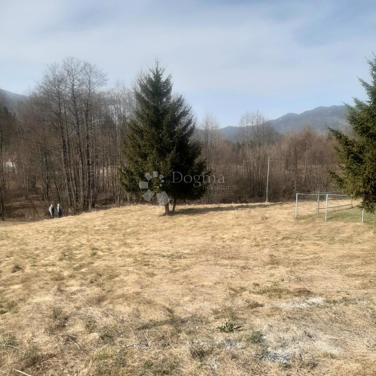 Zemljišče Jasenak, Ogulin, 1.744m2