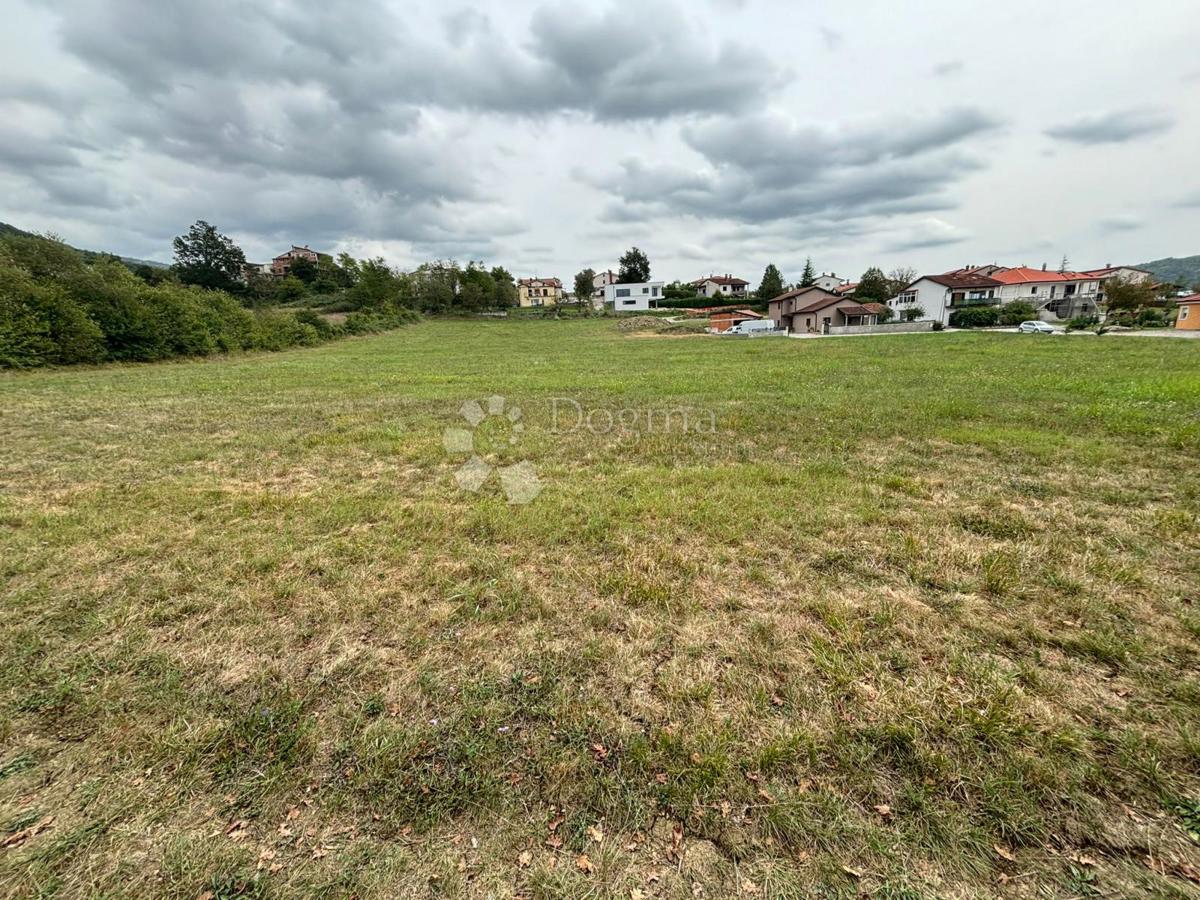 Zemljišče Buzet, 1.035m2