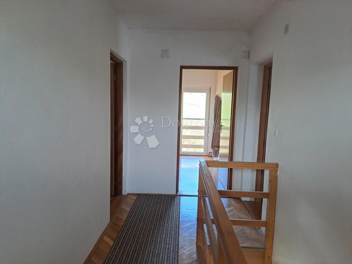 Hiša Jošavica, Petrinja, 597m2