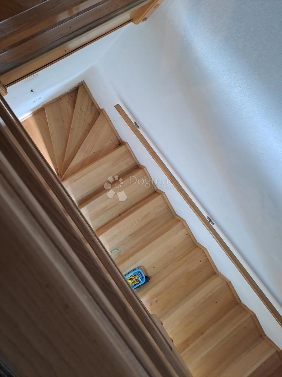 Hiša Jošavica, Petrinja, 597m2