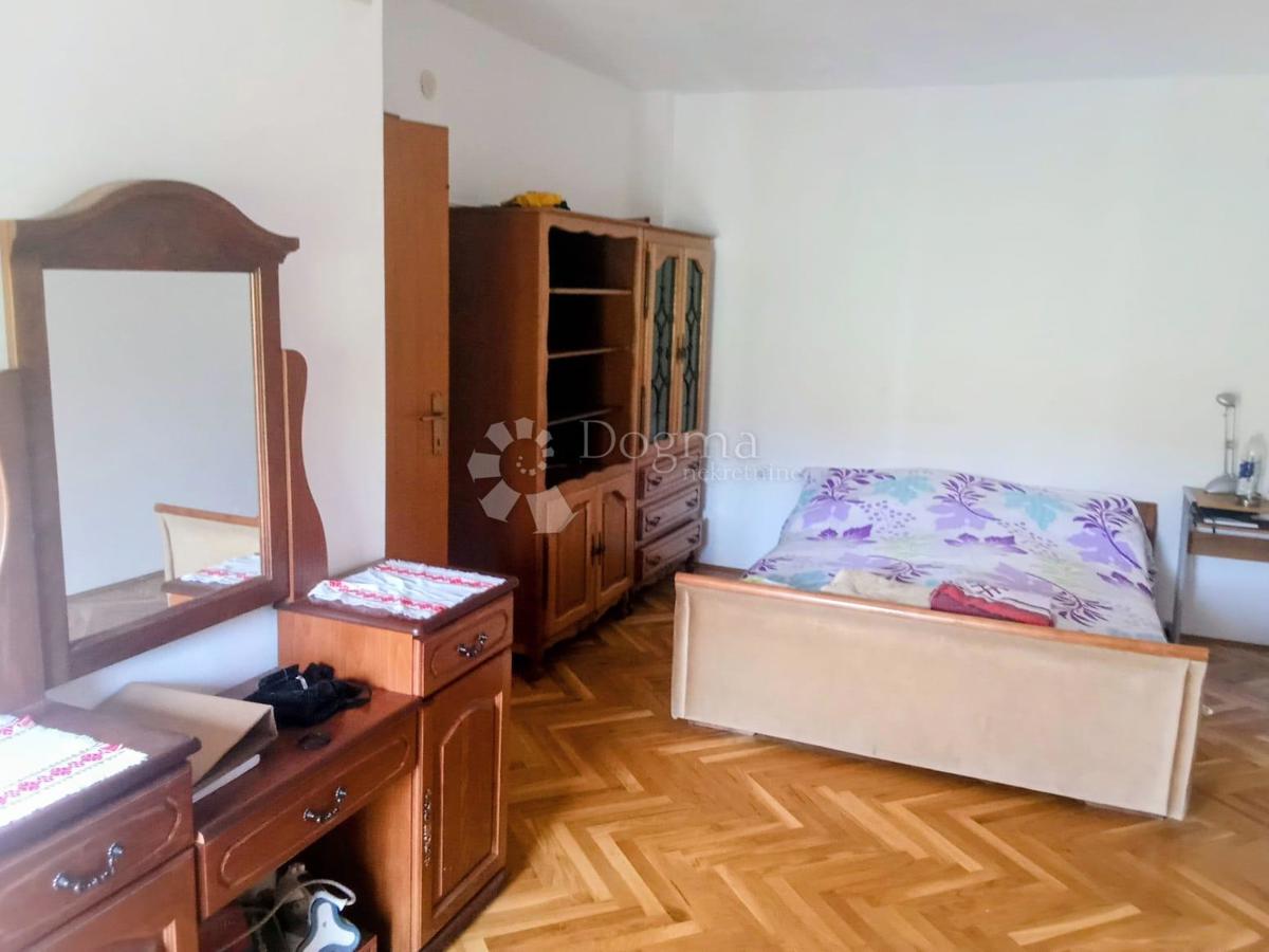 Hiša Jošavica, Petrinja, 597m2